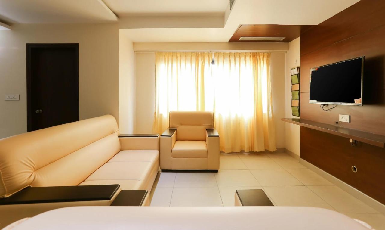 אודופי Venkys Stay Inn מראה חיצוני תמונה